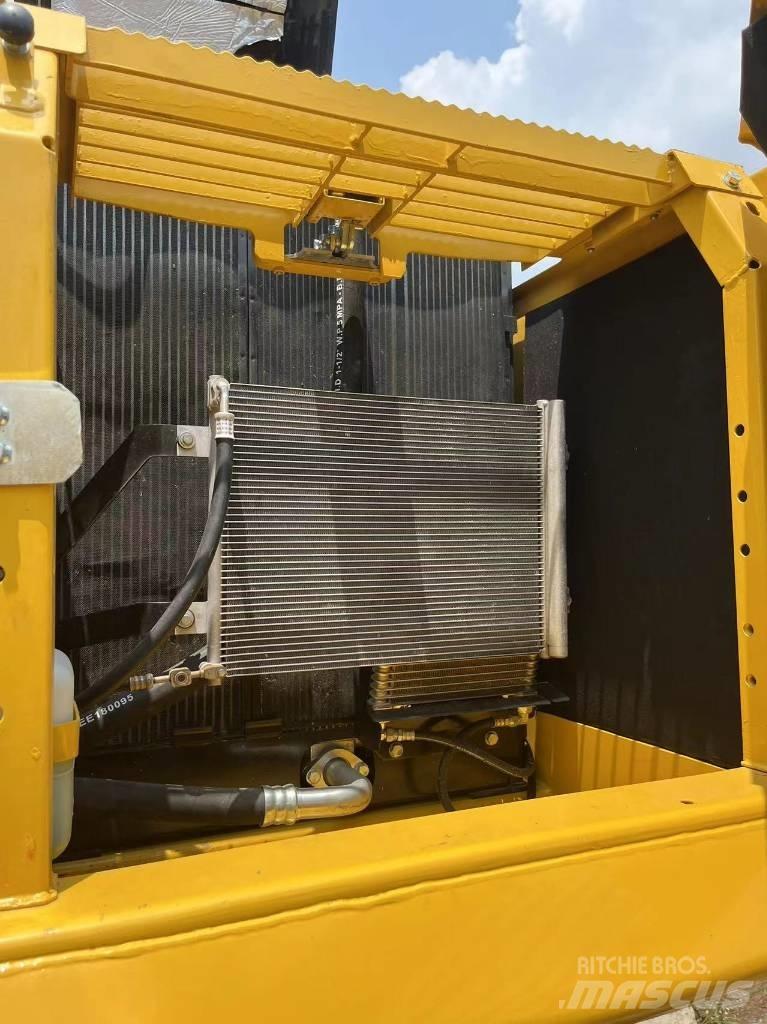 Komatsu PC 240-8 حفارات زحافة