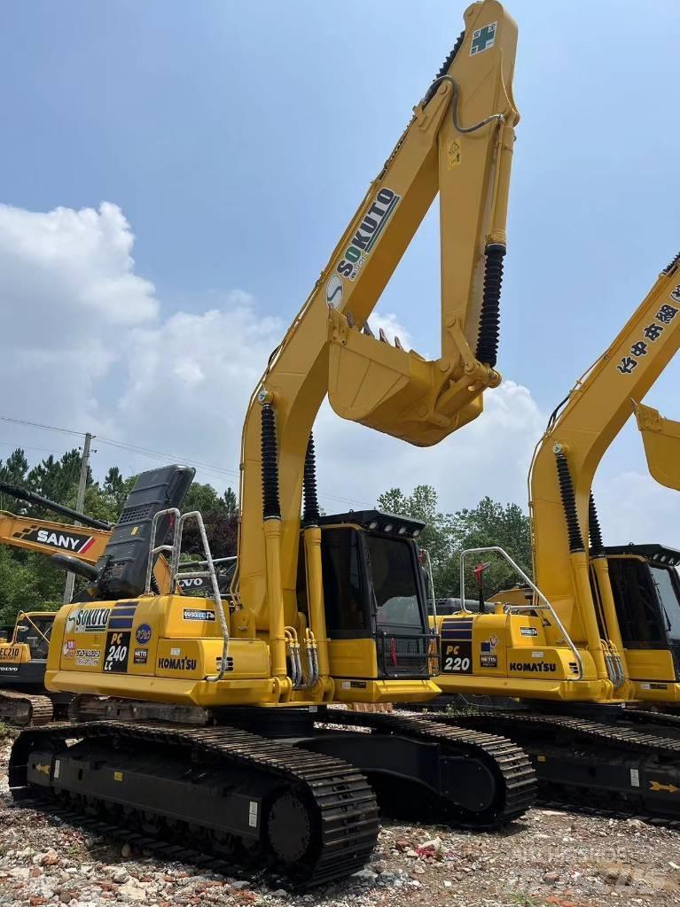 Komatsu PC 240-8 حفارات زحافة