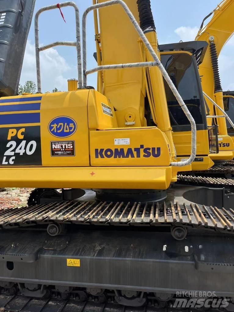 Komatsu PC 240-8 حفارات زحافة