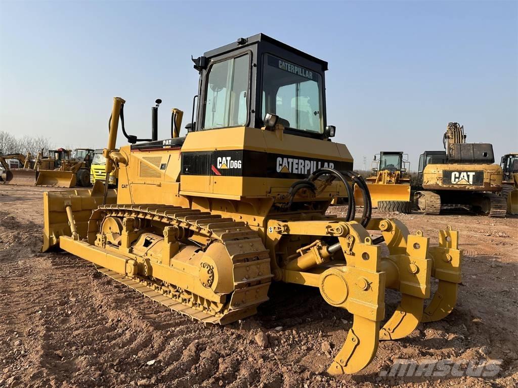 CAT D 6 G بلدوزرات مجنزرة
