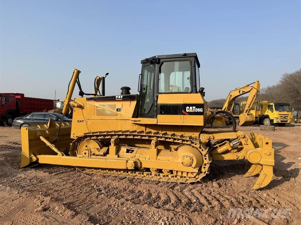 CAT D 6 G بلدوزرات مجنزرة
