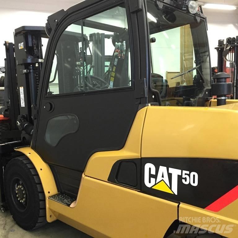 CAT DP 50 N شاحنات الديزل