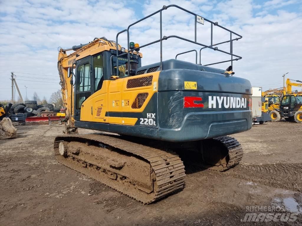 Hyundai HX 220 L حفارات زحافة