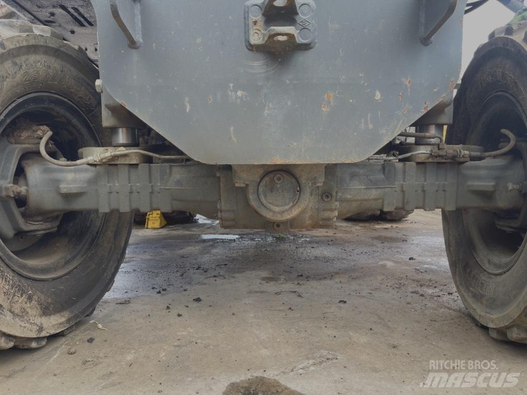 Liebherr A 910 Comp محور العجلة