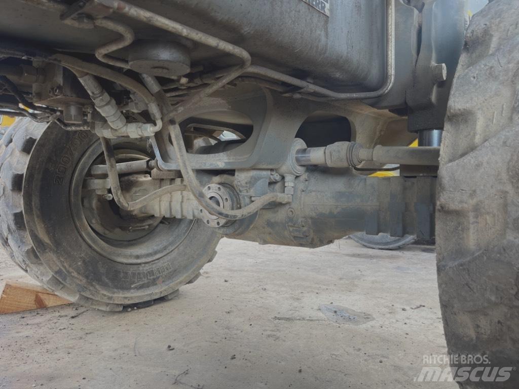 Liebherr A 910 Comp محور العجلة