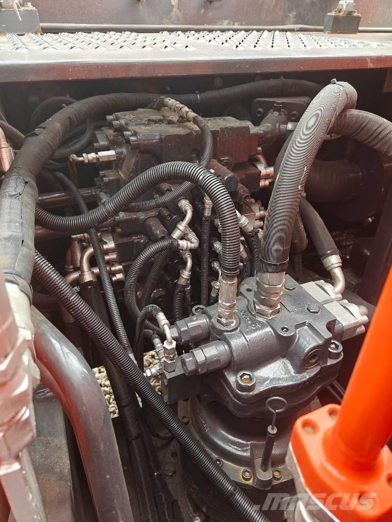 Doosan 225LCA حفارات زحافة