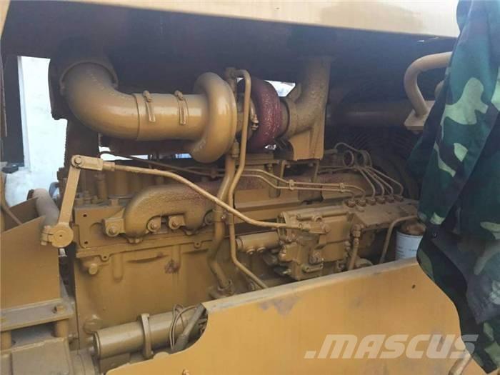 CAT D 6 D LGP بلدوزرات مجنزرة