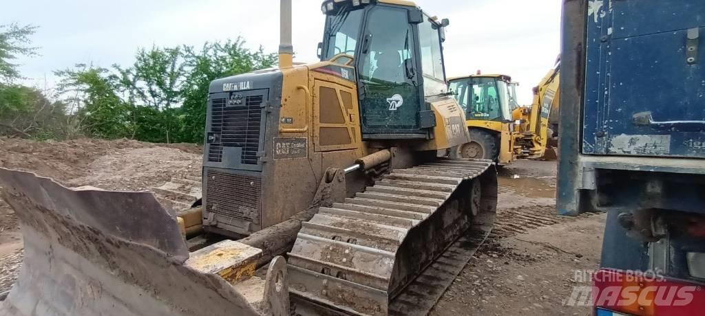 CAT D 6 K LGP بلدوزرات مجنزرة