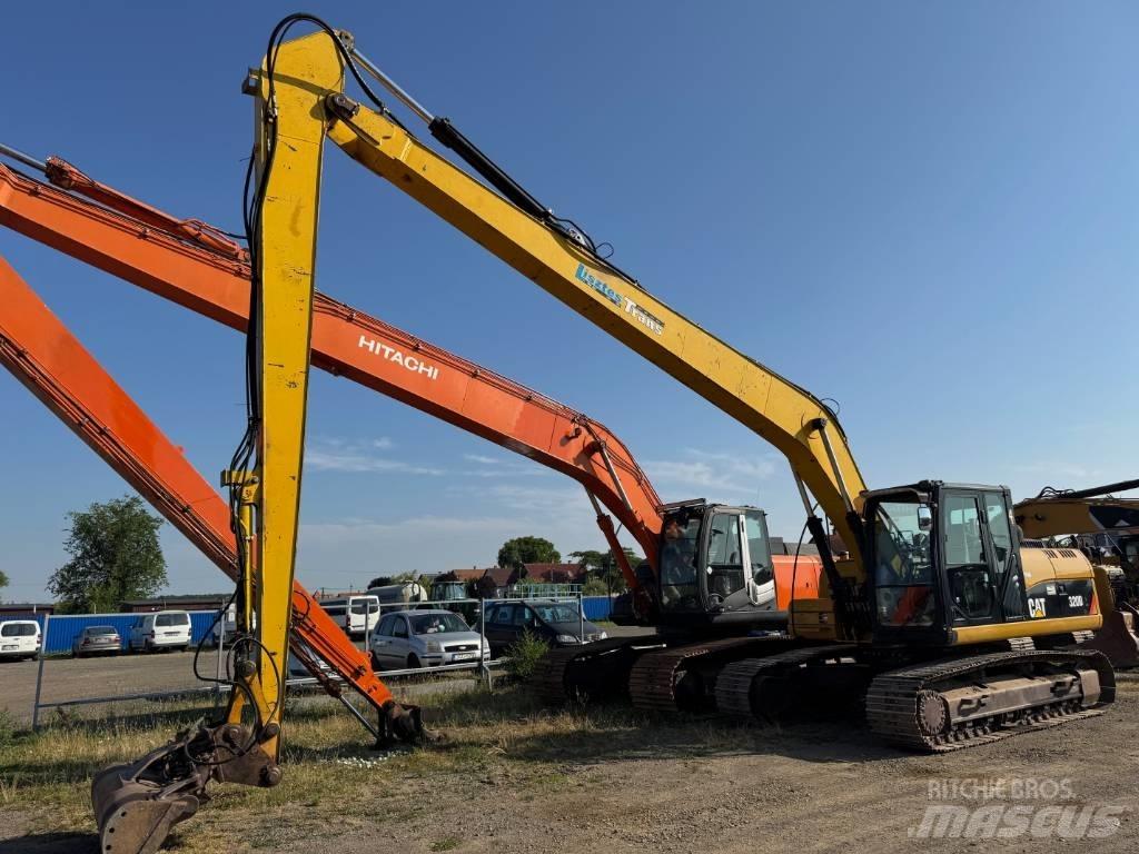 CAT 320 D L حفارات زحافة