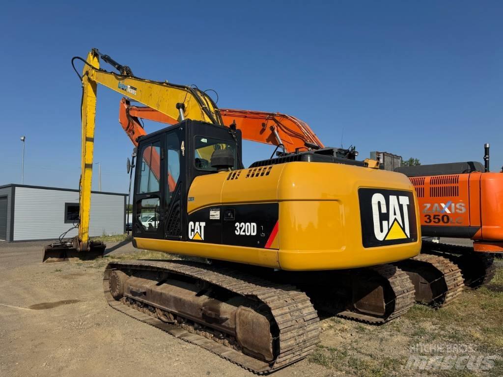 CAT 320 D L حفارات زحافة
