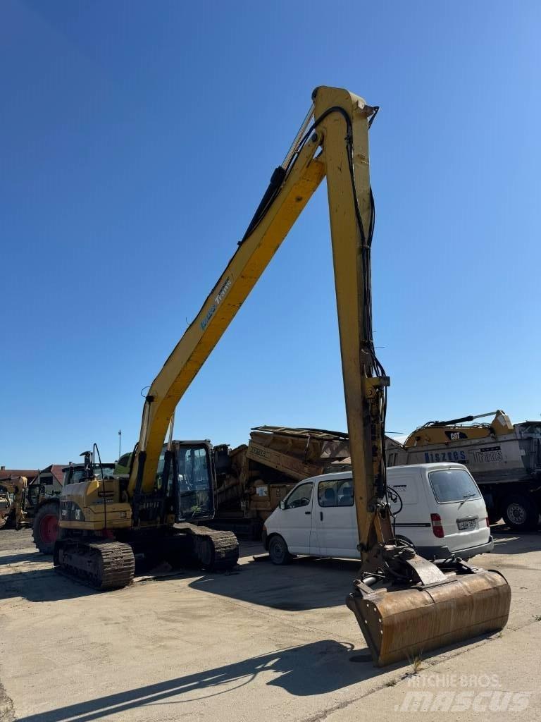 CAT 320 D L حفارات زحافة