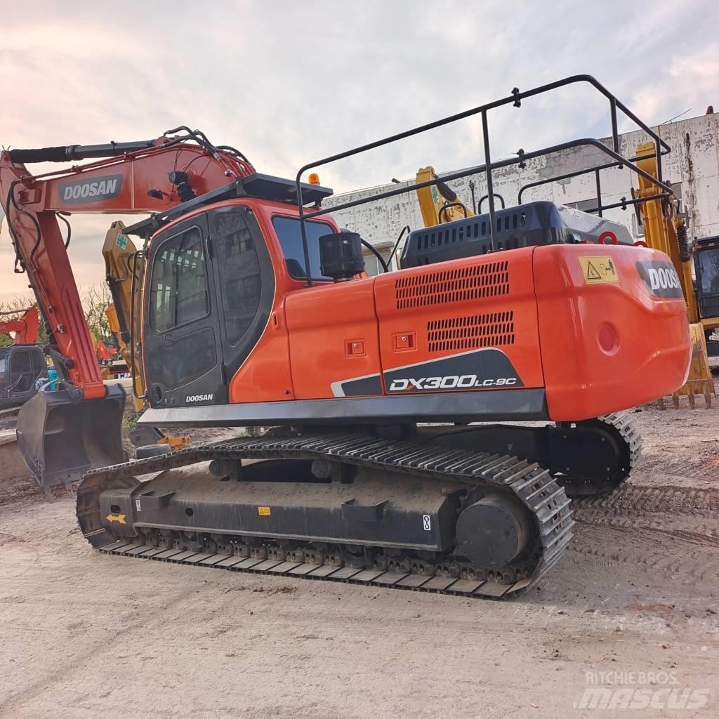 Doosan DX 300 LC حفارات زحافة