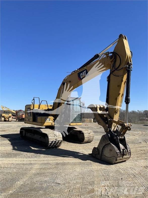CAT 320 حفارات زحافة