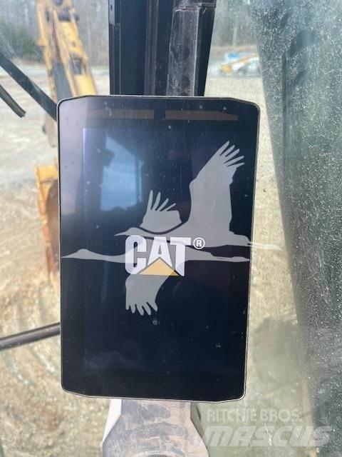 CAT 320 حفارات زحافة