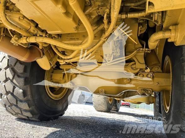 CAT 725 صهاريج مياه