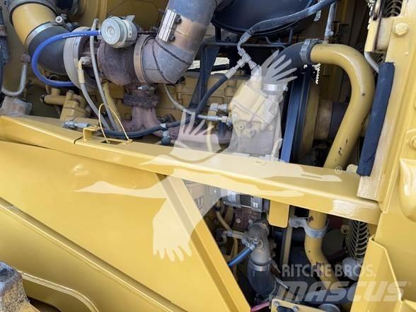 CAT 815F 2 مداحل أحادية الأسطوانة