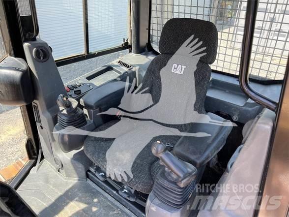 CAT D5K2 LGP بلدوزرات مجنزرة