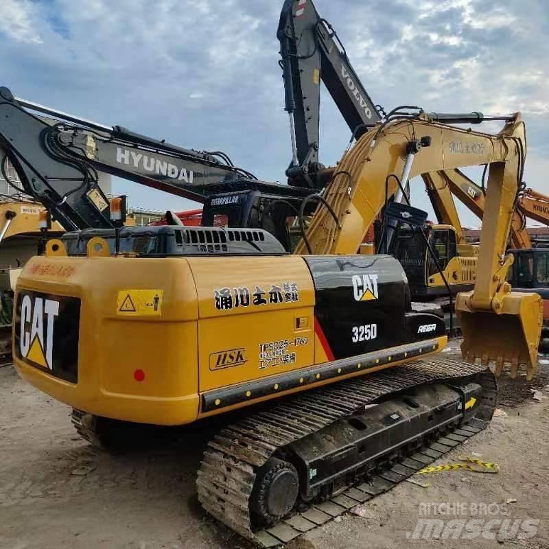 CAT 325 D حفارات زحافة