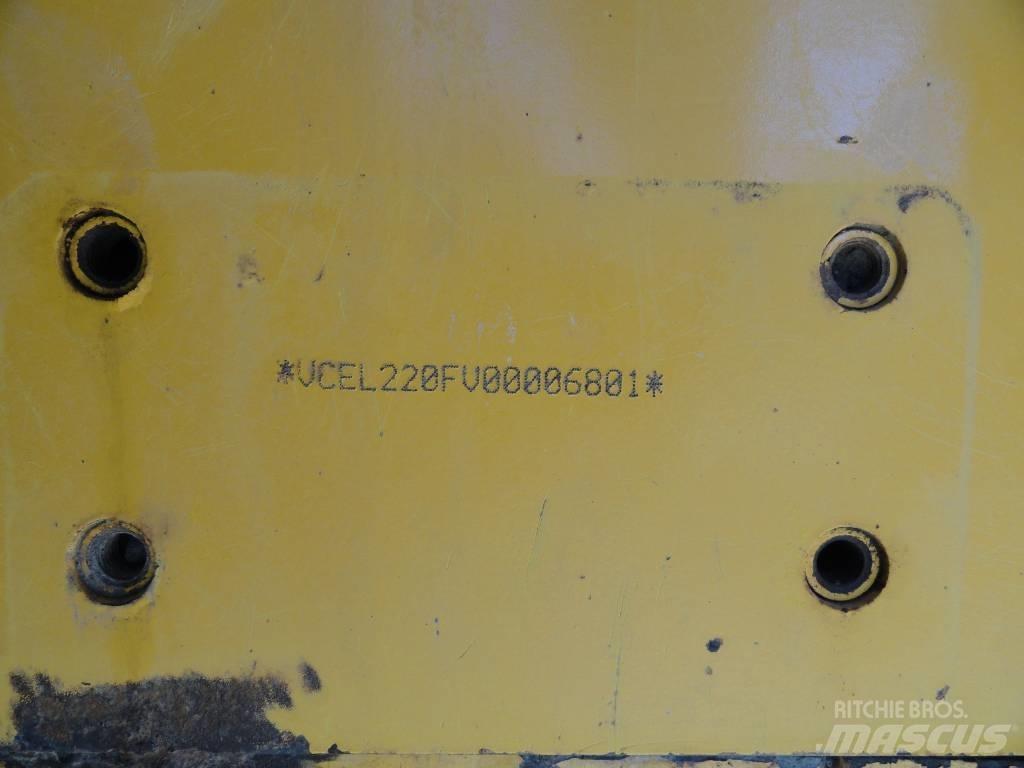 Volvo L 220 F لوادر بعجل