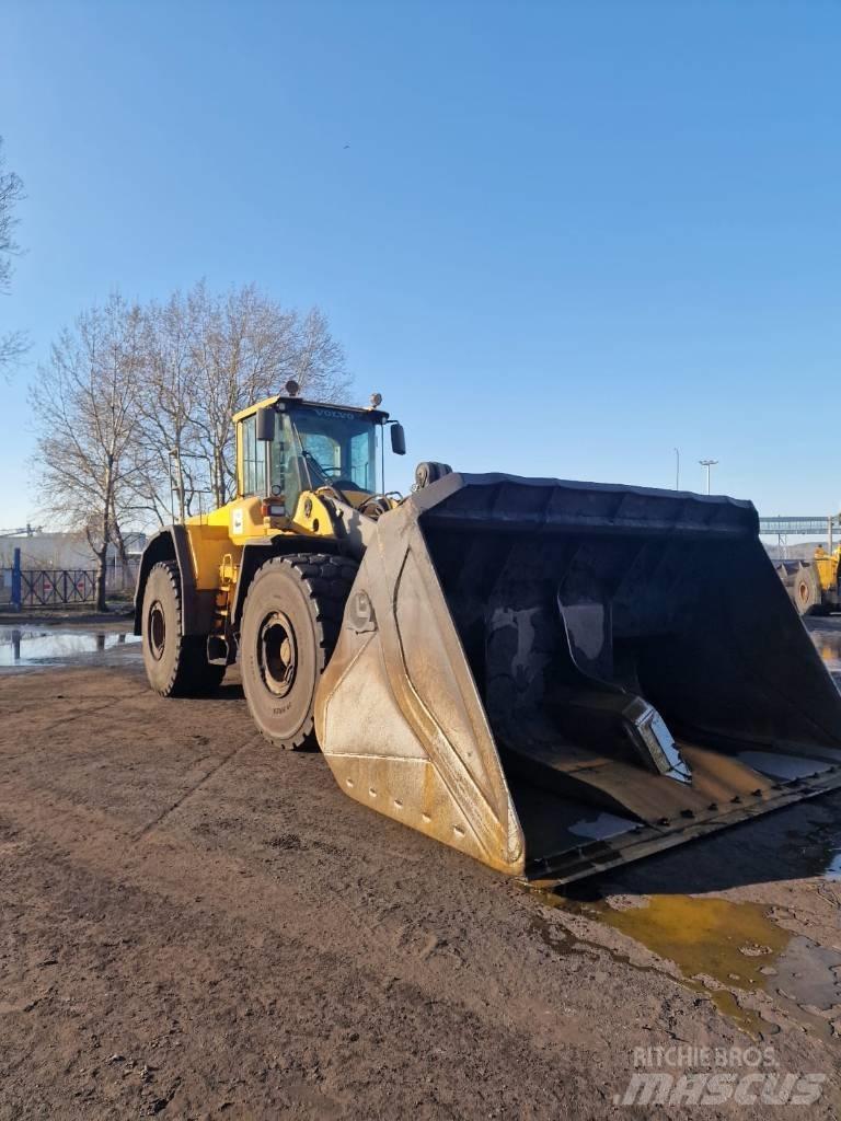 Volvo L 220 F لوادر بعجل