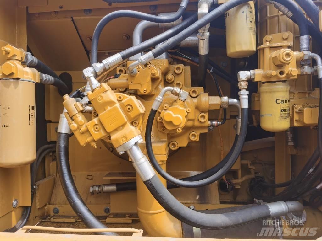 CAT 336 D2 حفارات زحافة