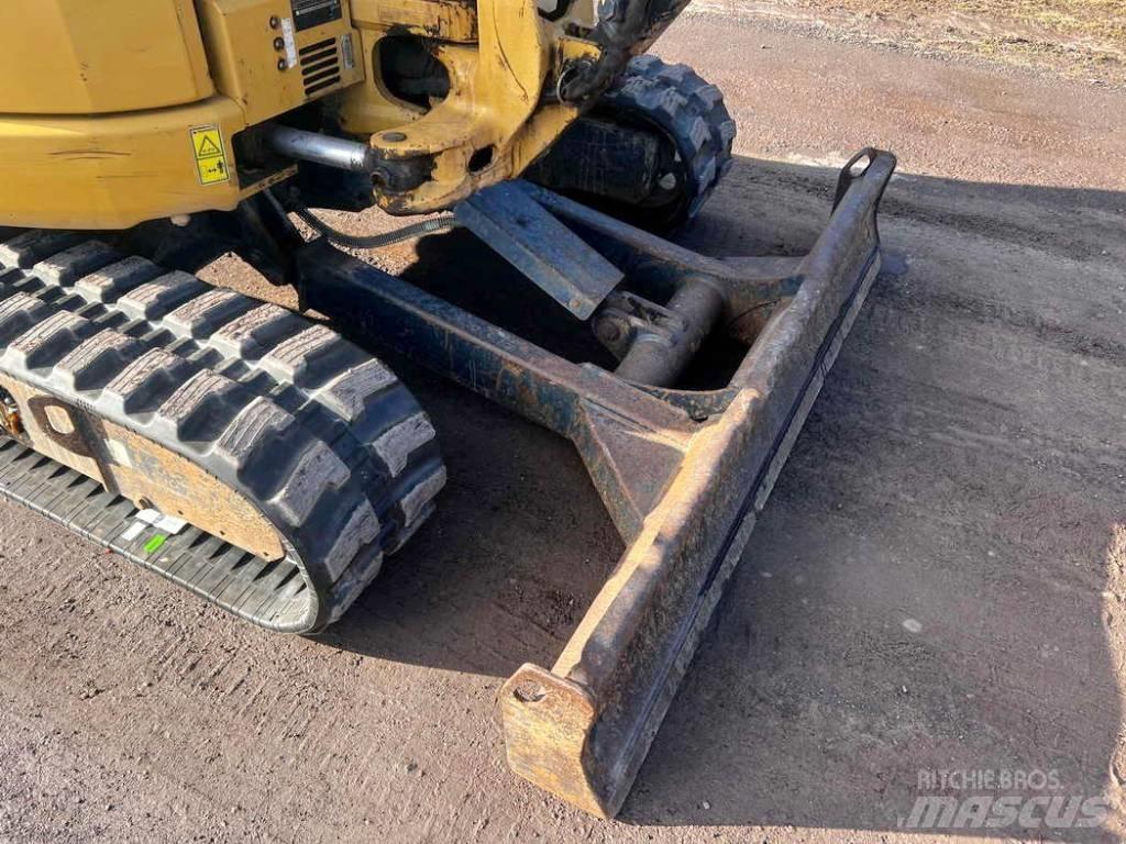 CAT 304 E CR حفارات زحافة