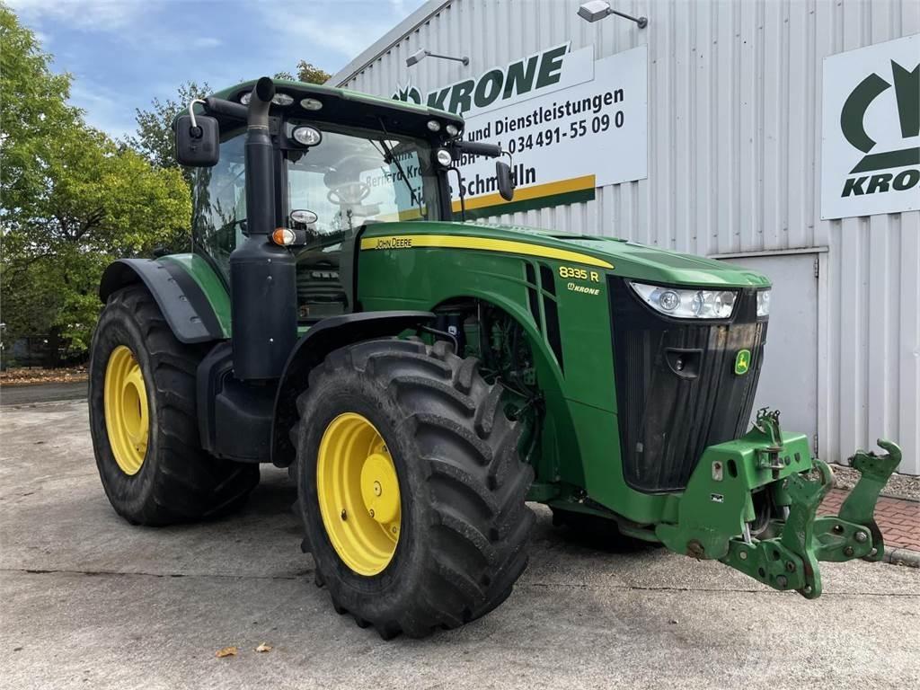 John Deere 8335R الجرارات