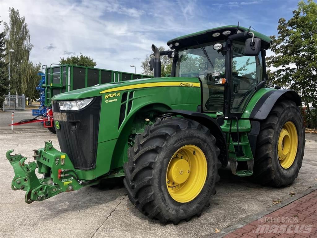 John Deere 8335R الجرارات