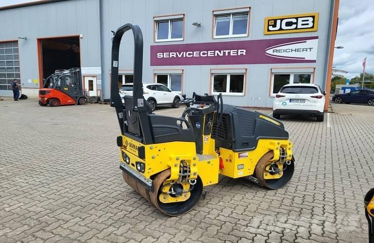 Bomag BW 100 AD M-5 مداحل ثنائية الاسطوانة