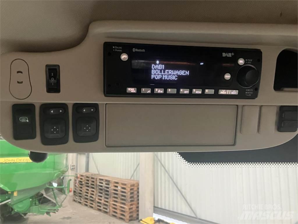 John Deere 6R 215 الجرارات