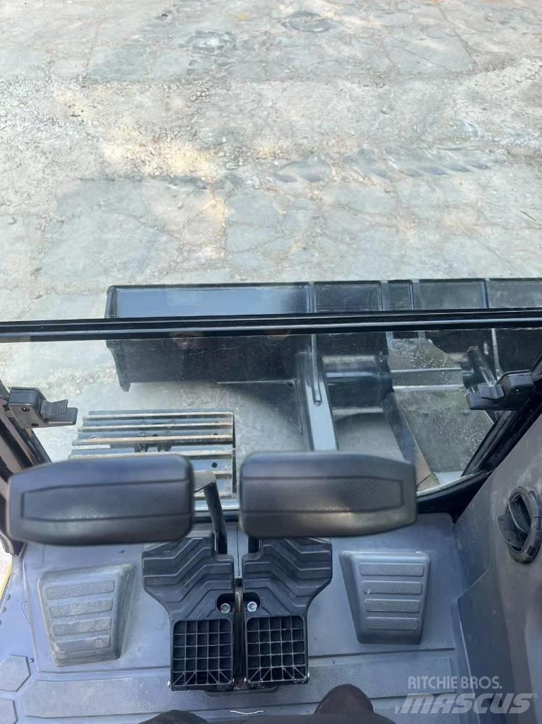 CAT 307.5 حفارات زحافة