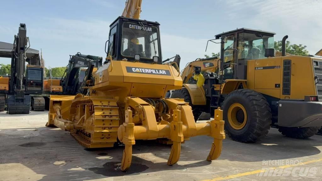 CAT D 6 G بلدوزرات مجنزرة