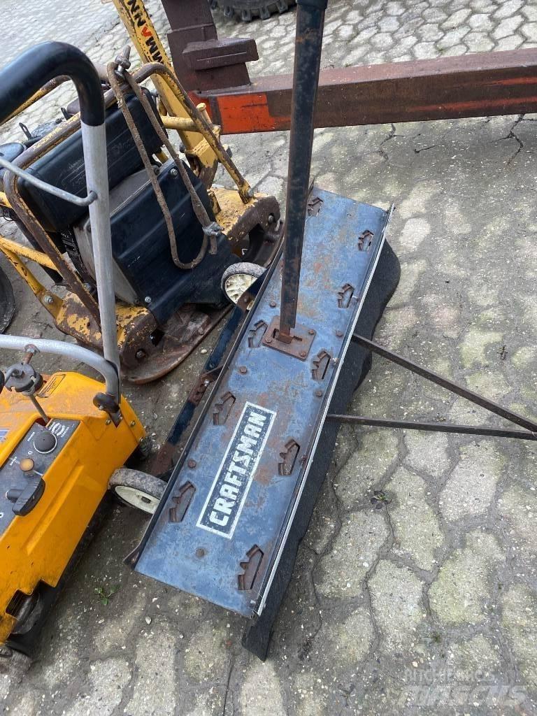  gårdrive lille ماكينات أخرى لتجهيز الأراضي