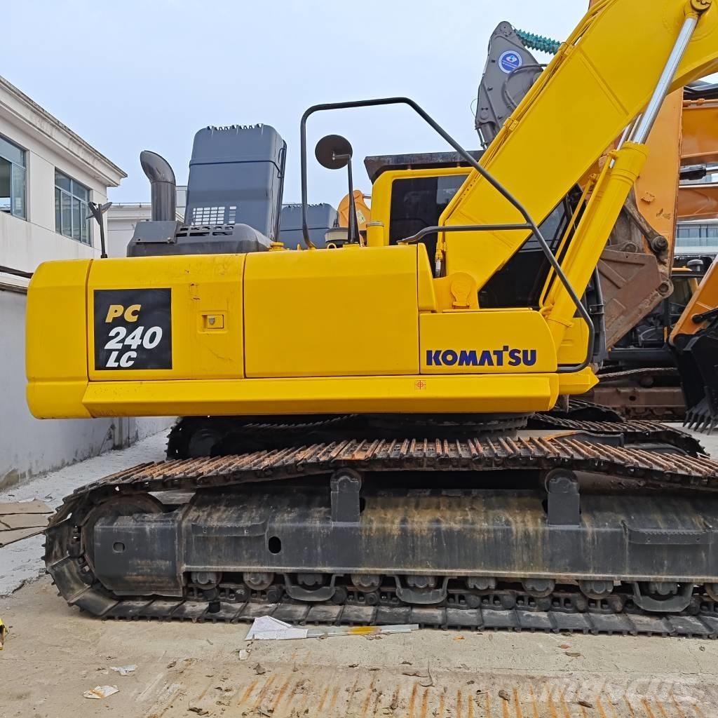 Komatsu PC 240 LC-8 حفارات زحافة