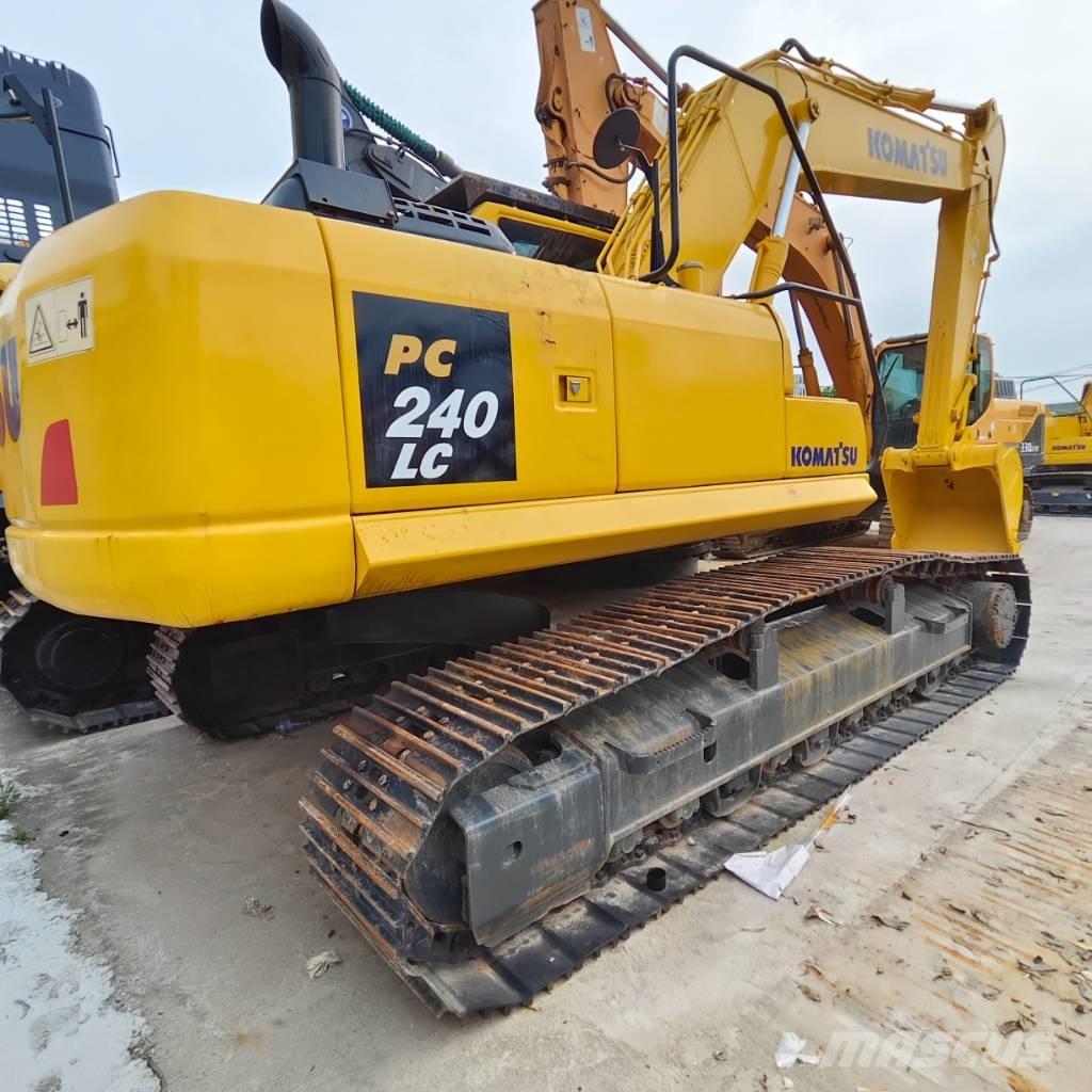 Komatsu PC 240 LC-8 حفارات زحافة
