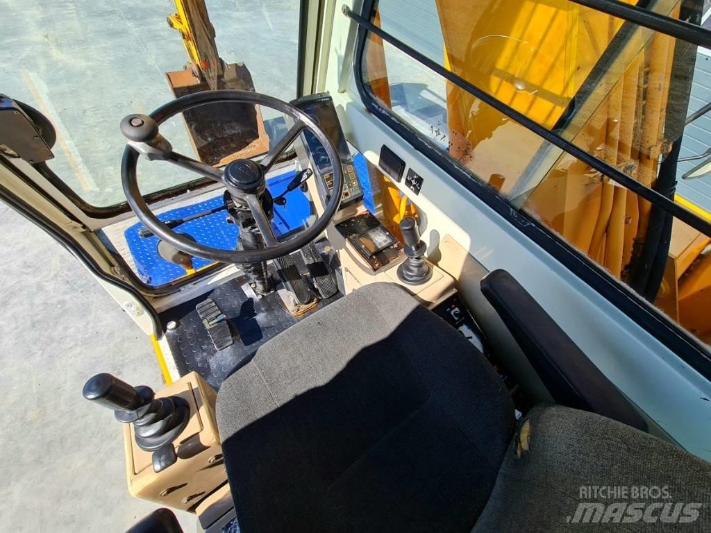 Hyundai Robex 130 W حفارات بعجل