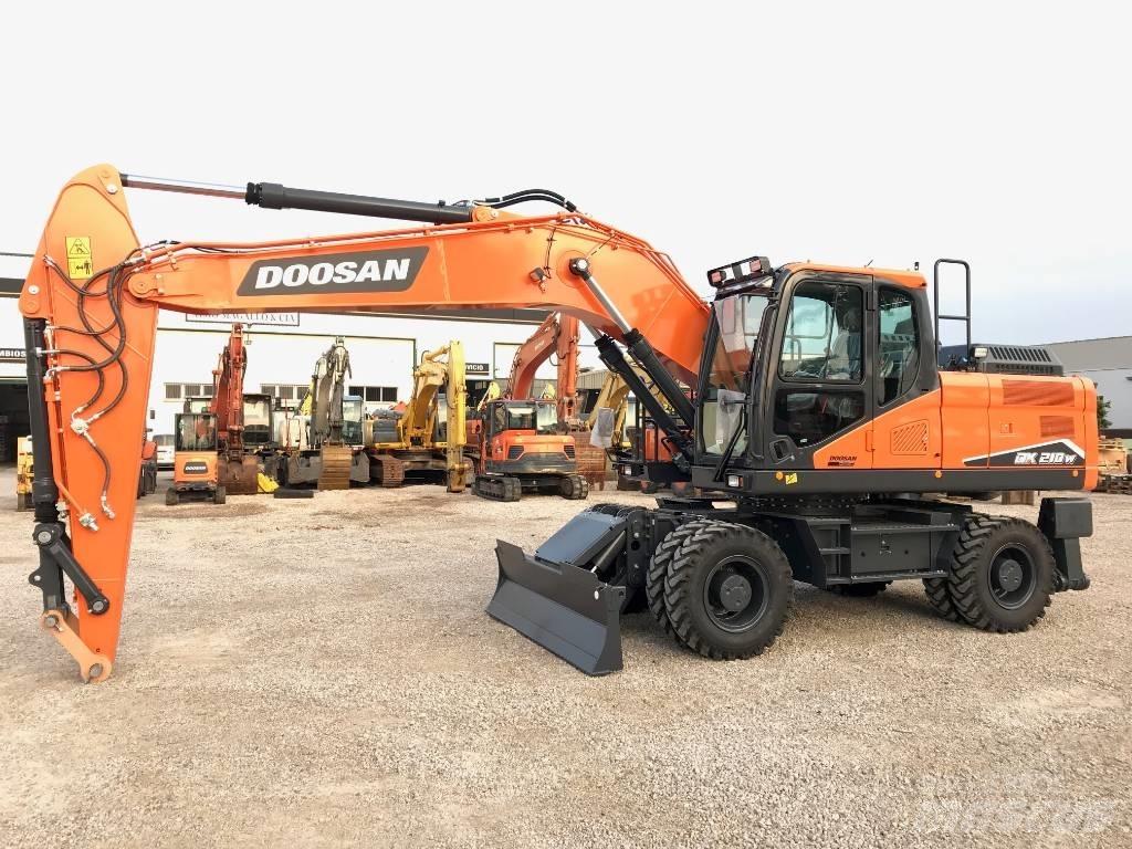 Develon DX 210 W-7 حفارات بعجل