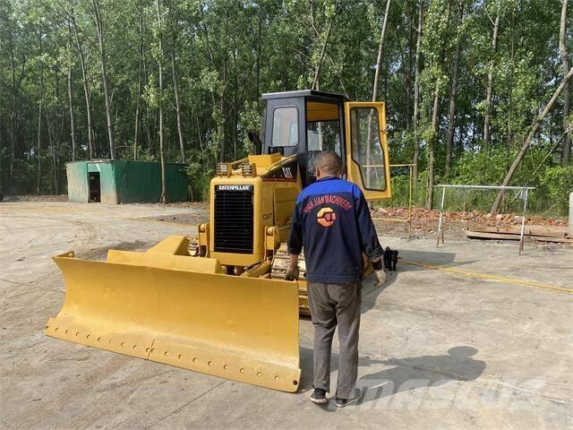 CAT D5G بلدوزرات مجنزرة