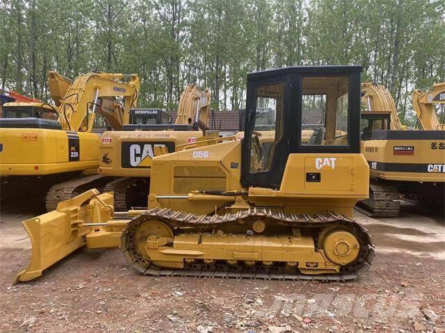 CAT D5G بلدوزرات مجنزرة