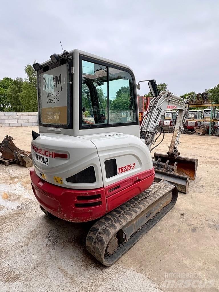 Takeuchi TB 235 حفارات صغيرة أقل من 7 طن (حفارات صغيرة)