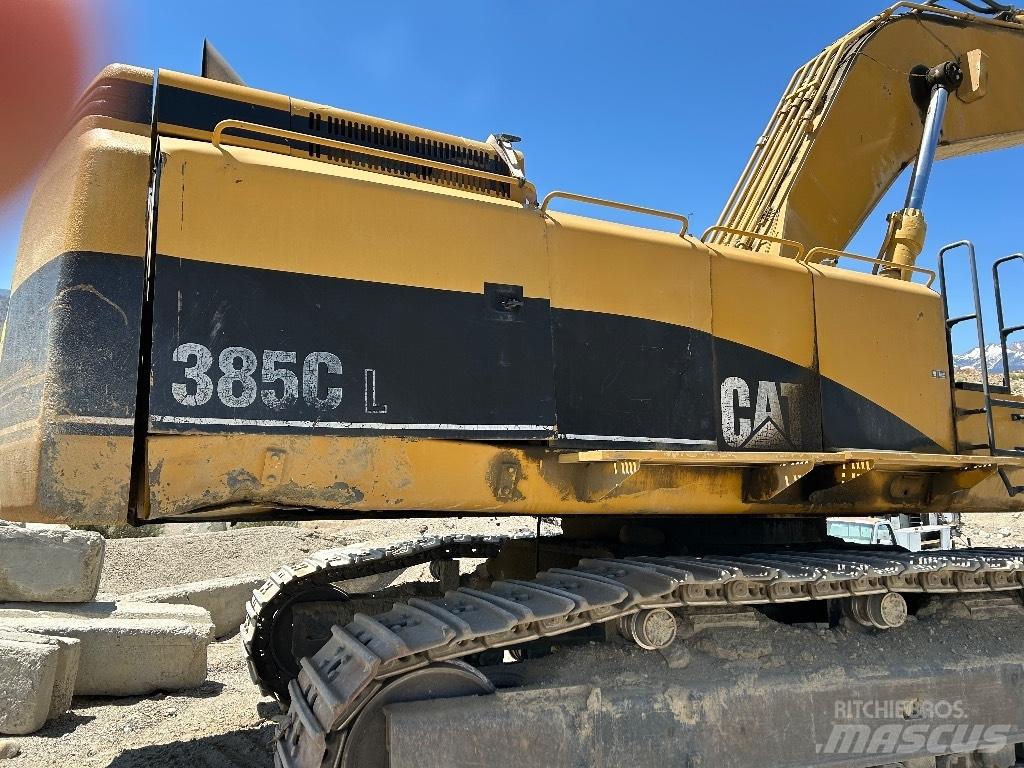 CAT 385 C L حفارات زحافة