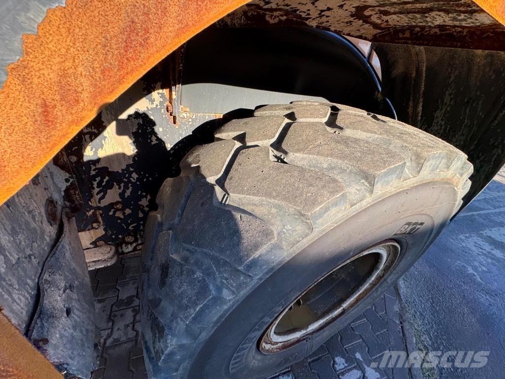 CASE 921 G لوادر بعجل