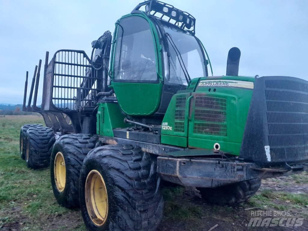 John Deere 1210 E شاحنات