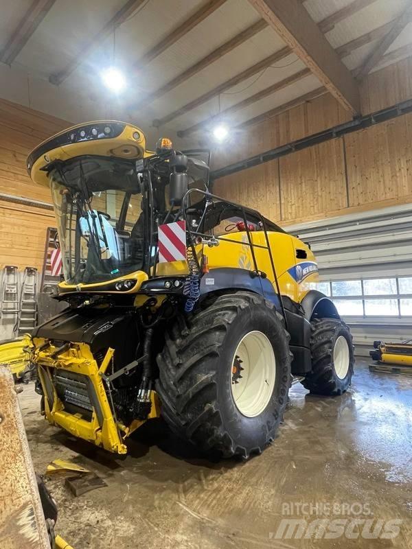 New Holland FR 650 علافات ذاتية الدفع
