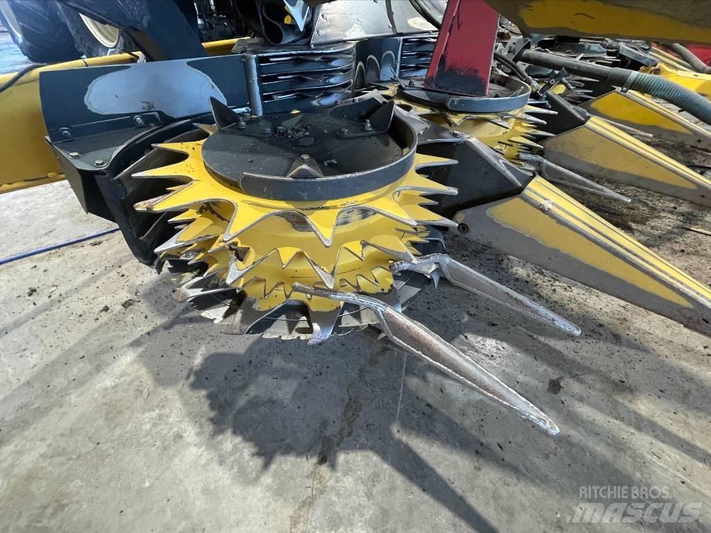New Holland FR 650 علافات ذاتية الدفع