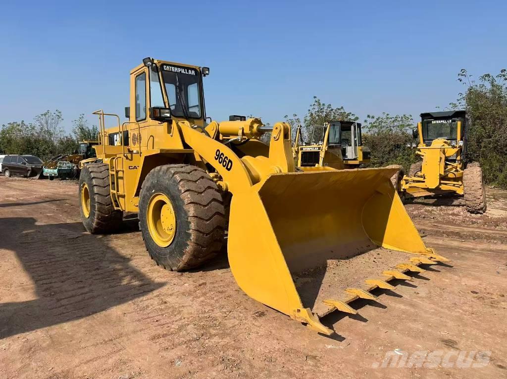 CAT 966D لوادر بعجل