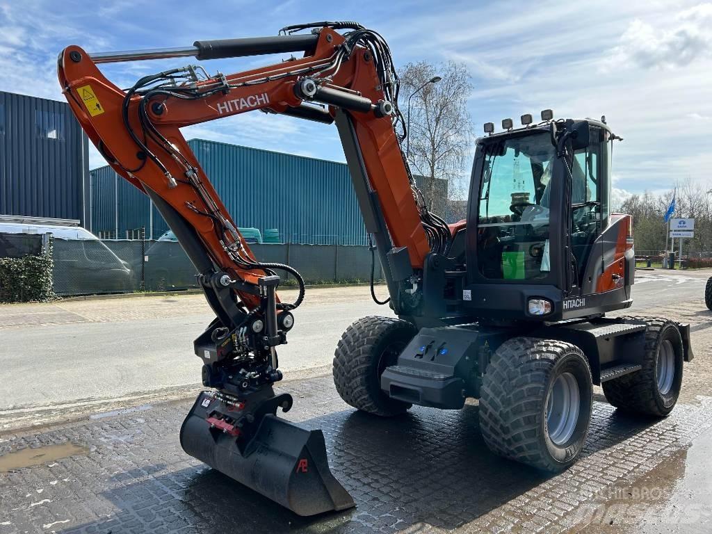 Hitachi ZX95W حفارات بعجل