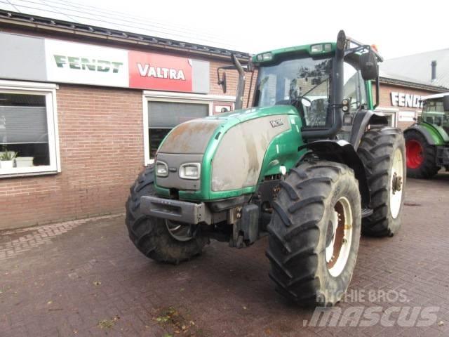 Valtra T190 الجرارات