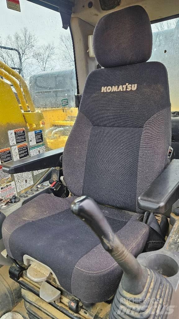 Komatsu PC 490 LC-11 حفارات زحافة