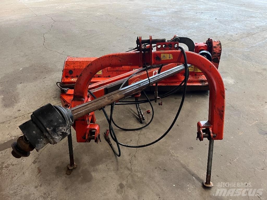 Kuhn TB 211 جزازات وأغطية المراعي